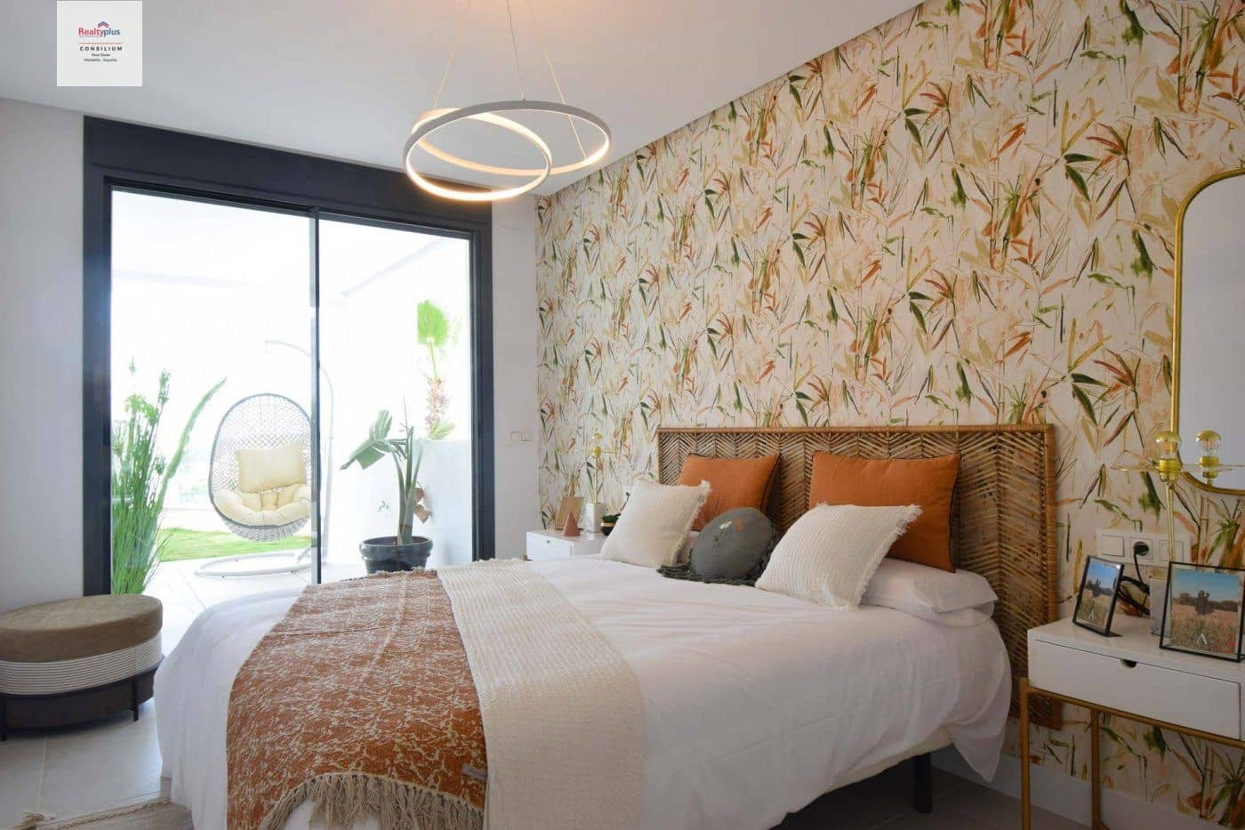 2 soverom Rekkehus til salgs i Cabopino med svømmebasseng garasje - € 460 000 (Ref: 9387839)