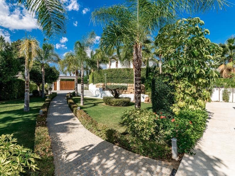 6 soveværelse Villa til salg i Nueva Andalucia med swimmingpool garage - € 6.495.000 (Ref: 9387840)