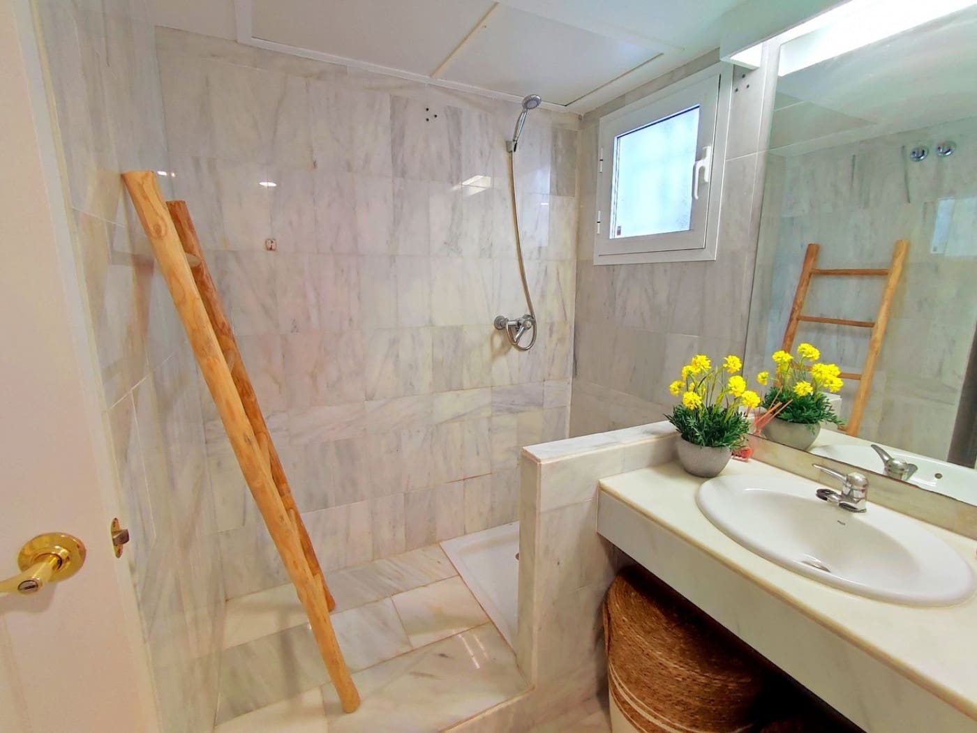 2 bedroom Apartment for sale in Nueva Andalucia with pool - € 423,000 (Ref: 9387841)