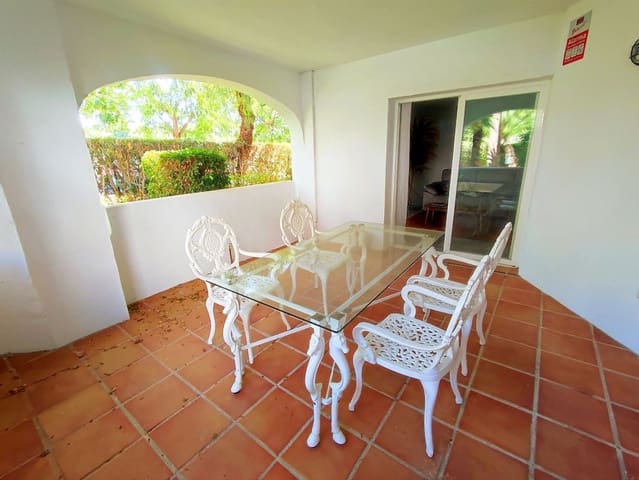 Apartamento de 2 habitaciones en Los Naranjos, Marbella en venta con piscina - 423.000 € (Ref: 9387841)