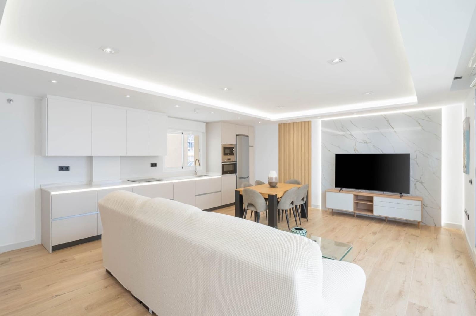 3 bedroom Penthouse for rent in Fuengirola - € 2,600 (Ref: 9427133)