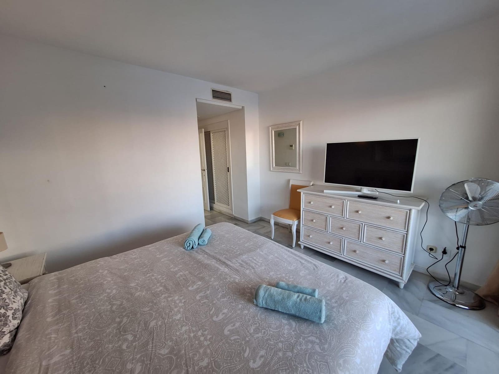 Piso de 2 habitaciones en Benalmádena en venta con piscina - 570.000 € (Ref: 9452066)