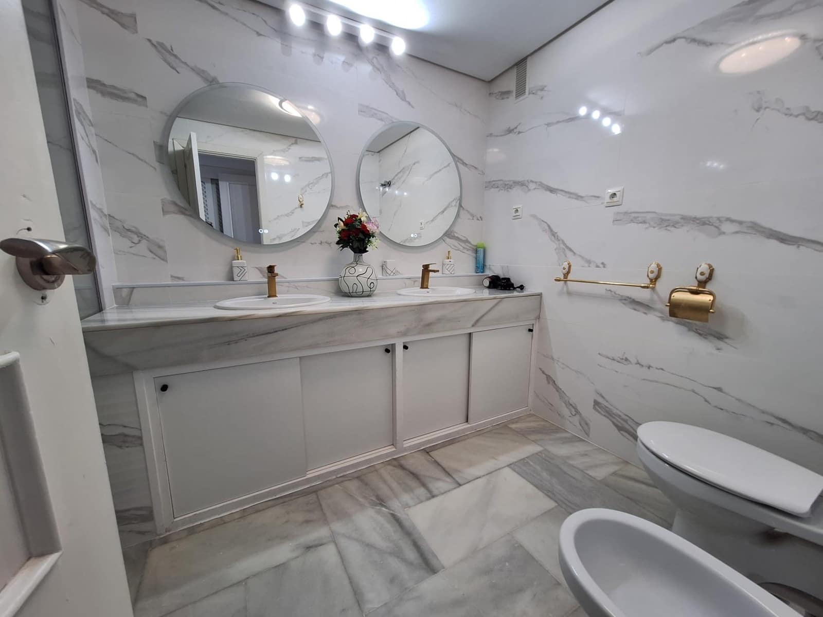 Piso de 2 habitaciones en Benalmádena en venta con piscina - 570.000 € (Ref: 9452066)