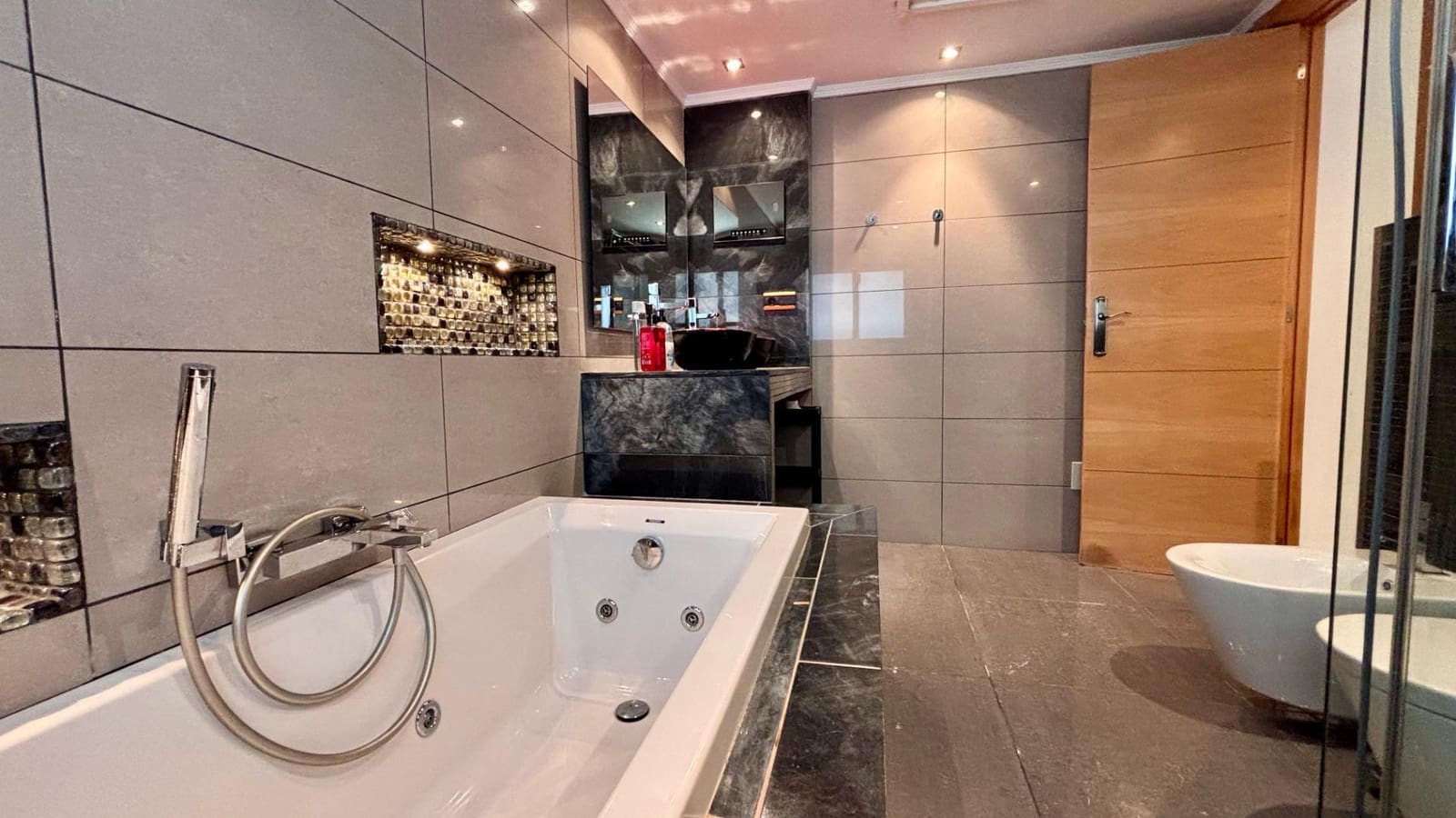 Chalet de 3 habitaciones en Marbella en venta con piscina garaje - 2.700.000 € (Ref: 9452067)