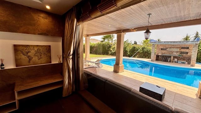 Chalet de 3 habitaciones en Marbella en venta con piscina garaje - 2.700.000 € (Ref: 9452067)