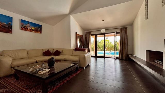 Chalet de 3 habitaciones en Marbella en venta con piscina garaje - 2.700.000 € (Ref: 9452067)