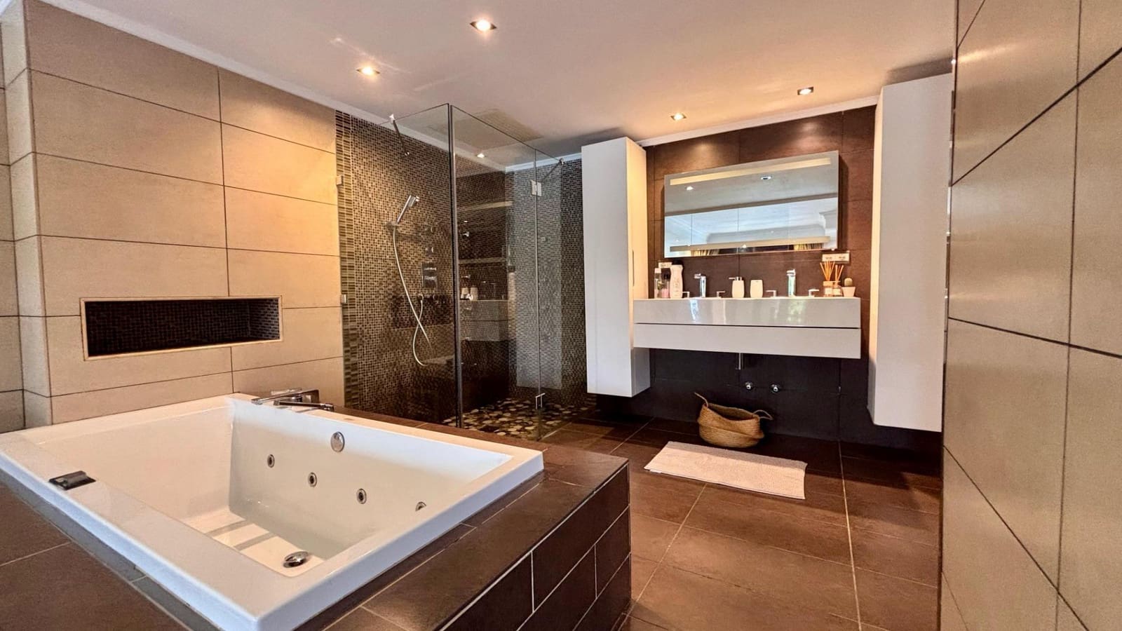 Chalet de 3 habitaciones en Marbella en venta con piscina garaje - 2.700.000 € (Ref: 9452067)