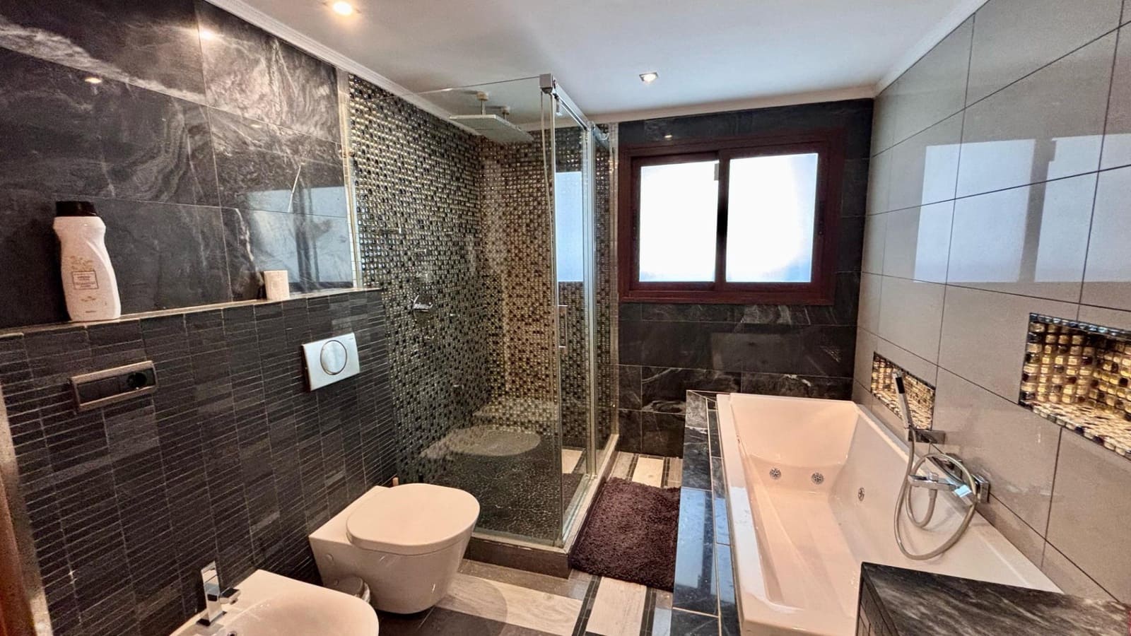 Chalet de 3 habitaciones en Marbella en venta con piscina garaje - 2.700.000 € (Ref: 9452067)