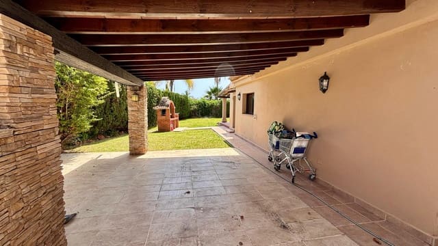 Chalet de 3 habitaciones en Marbella en venta con piscina garaje - 2.700.000 € (Ref: 9452067)