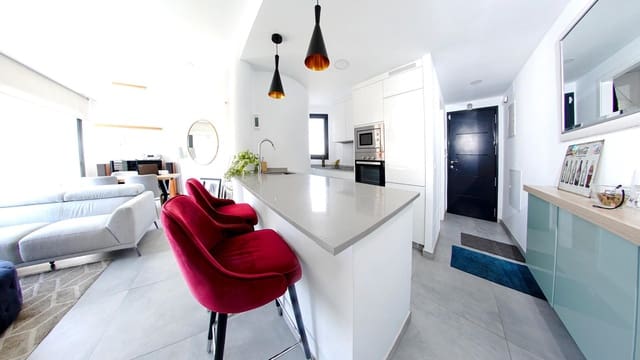 3 slaapkamer Rijtjeshuis te koop in Fuengirola met zwembad garage - € 532.000 (Ref: 9452068)