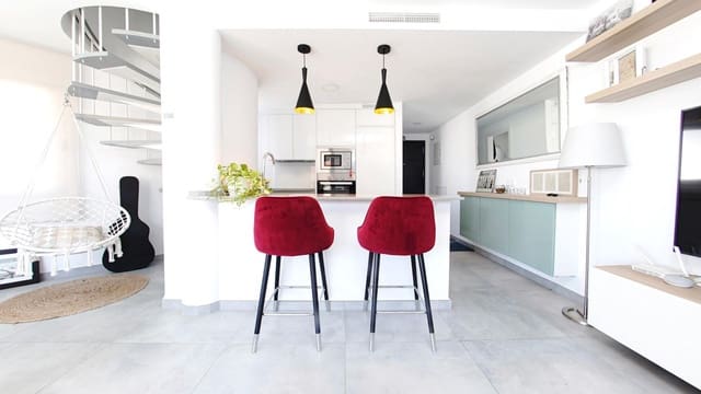 3 slaapkamer Rijtjeshuis te koop in Fuengirola met zwembad garage - € 532.000 (Ref: 9452068)