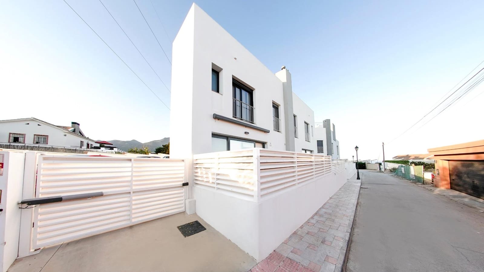 3 sovrum Radhus till salu i Fuengirola med pool garage - 532 000 € (Ref: 9452068)