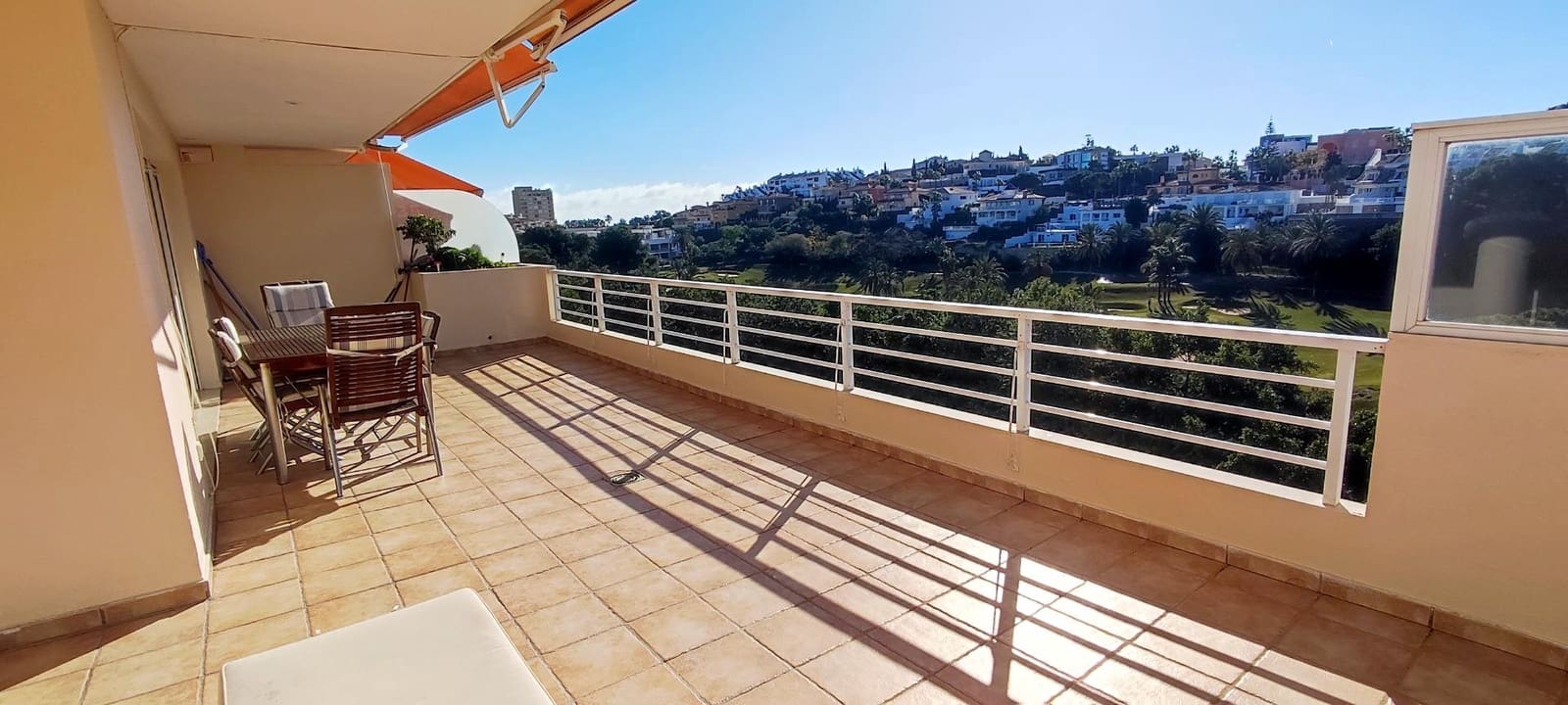 Ático de 3 habitaciones en Torrequebrada en alquiler con piscina garaje - 1.850 € (Ref: 9465581)