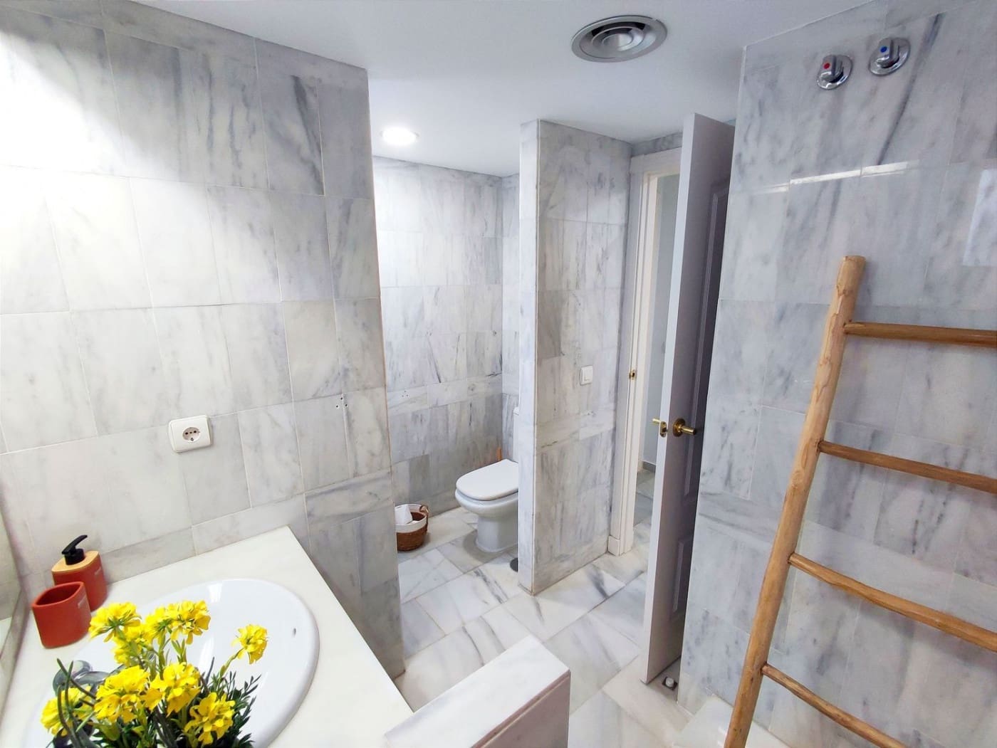 2 sypialnia Mieszkanie do wynajęcia w Nueva Andalucia z basenem - 1 750 € (Ref: 9465583)