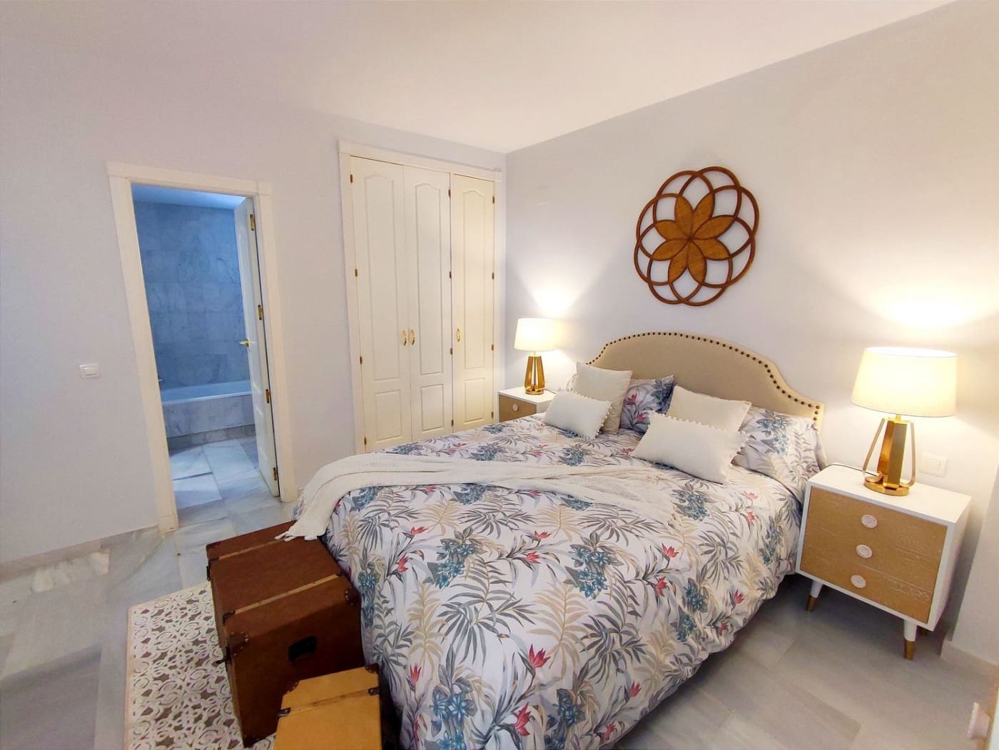 2 sypialnia Mieszkanie do wynajęcia w Nueva Andalucia z basenem - 1 750 € (Ref: 9465583)