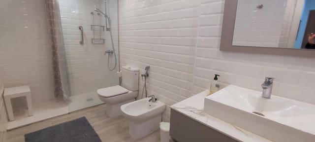 Apartamento de 2 habitaciones en Las Lagunas de Mijas, Mijas en alquiler con piscina - 1.250 € (Ref: 9471198)