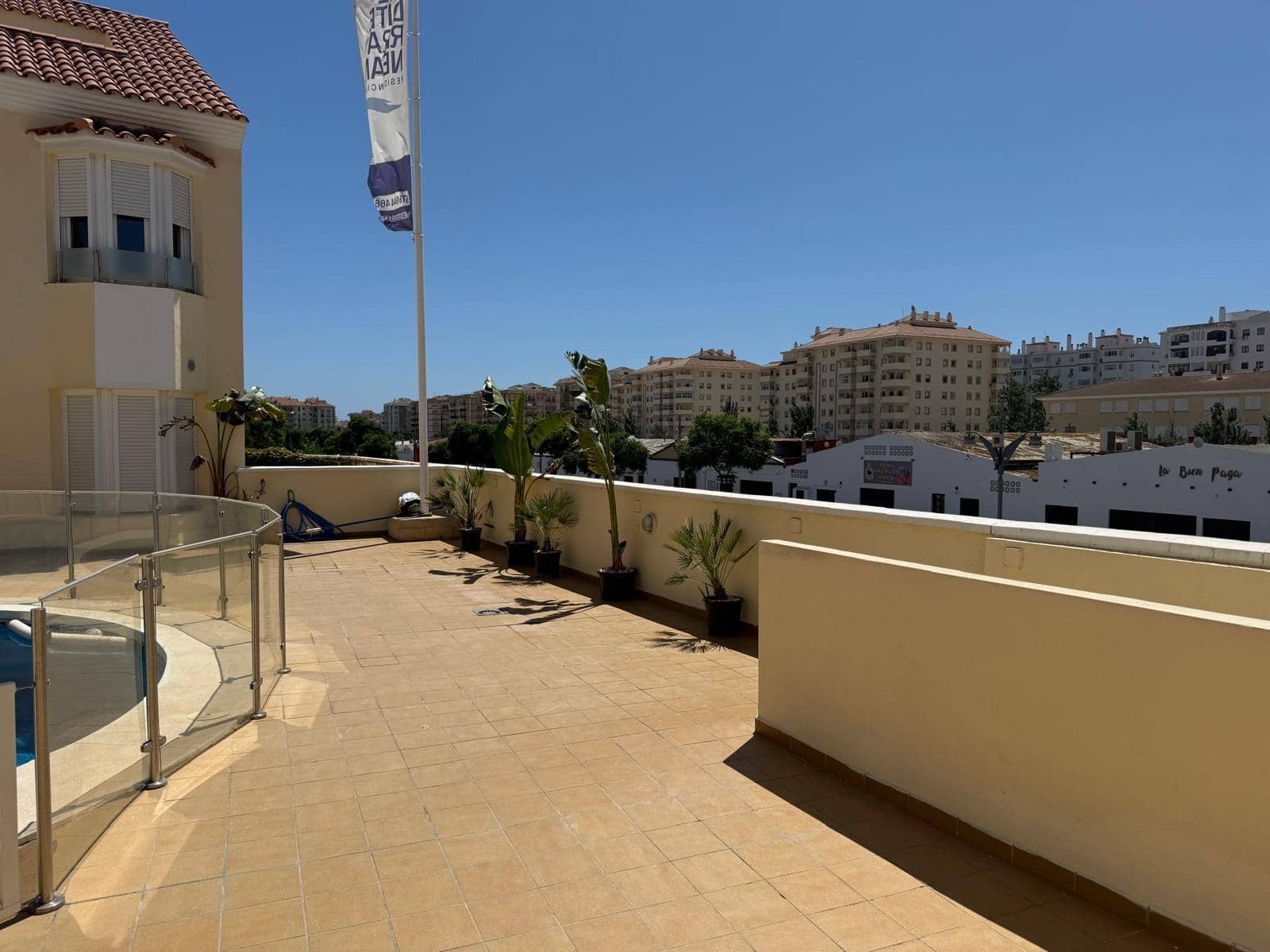Villa/Maison Mitoyenne de 4 chambres à louer à Fuengirola avec piscine garage - 2 900 € (Ref: 9471199)