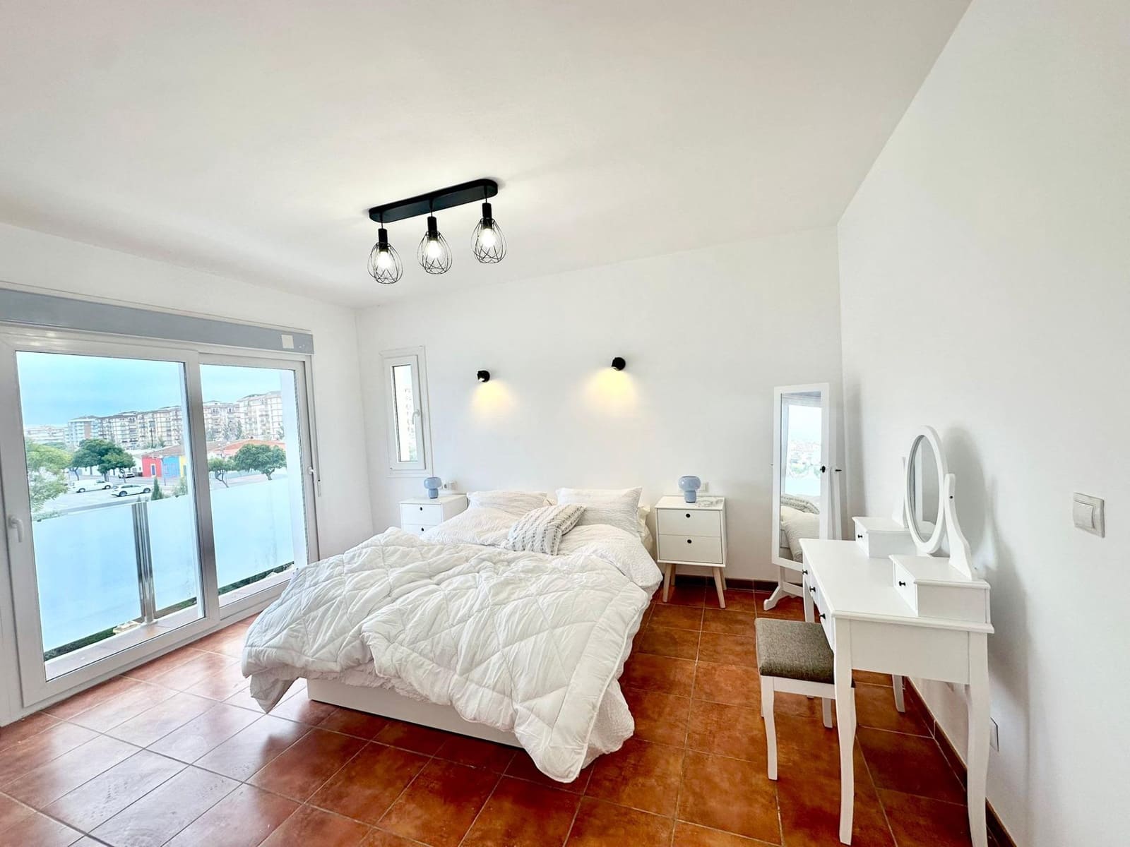 Villa/Maison Mitoyenne de 4 chambres à louer à Fuengirola avec piscine garage - 2 900 € (Ref: 9471199)