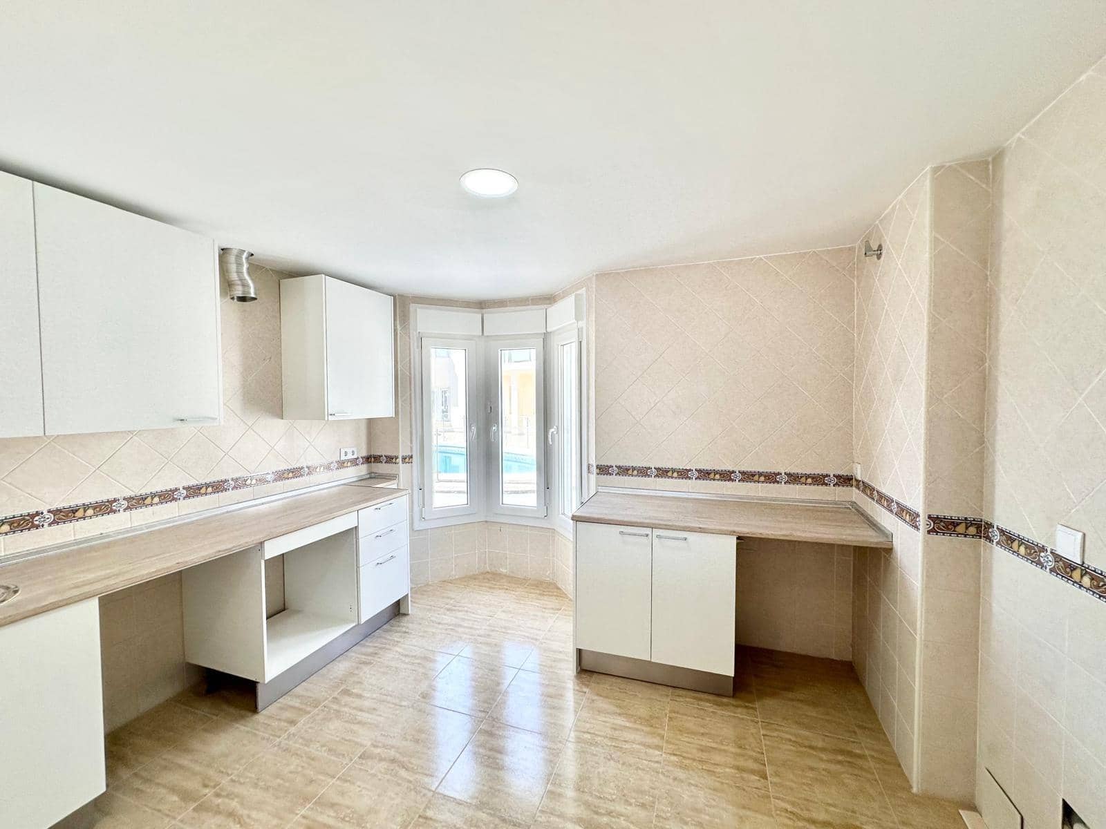 4 makuuhuone Rivitalo myytävänä paikassa Fuengirola mukana uima-altaan 
autotalli - 465 000 € (Ref: 9494538)
