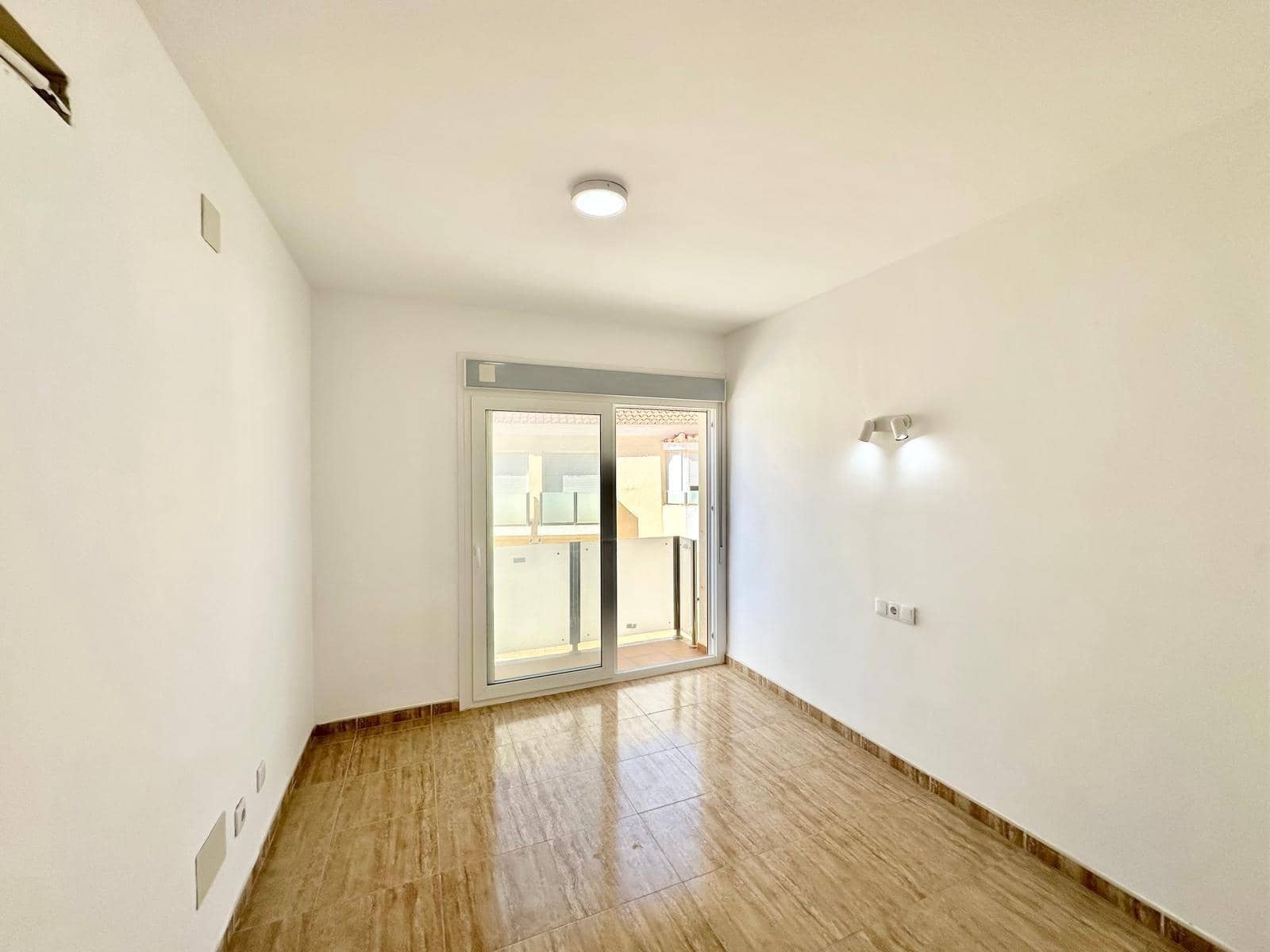 4 makuuhuone Rivitalo myytävänä paikassa Fuengirola mukana uima-altaan 
autotalli - 465 000 € (Ref: 9494538)
