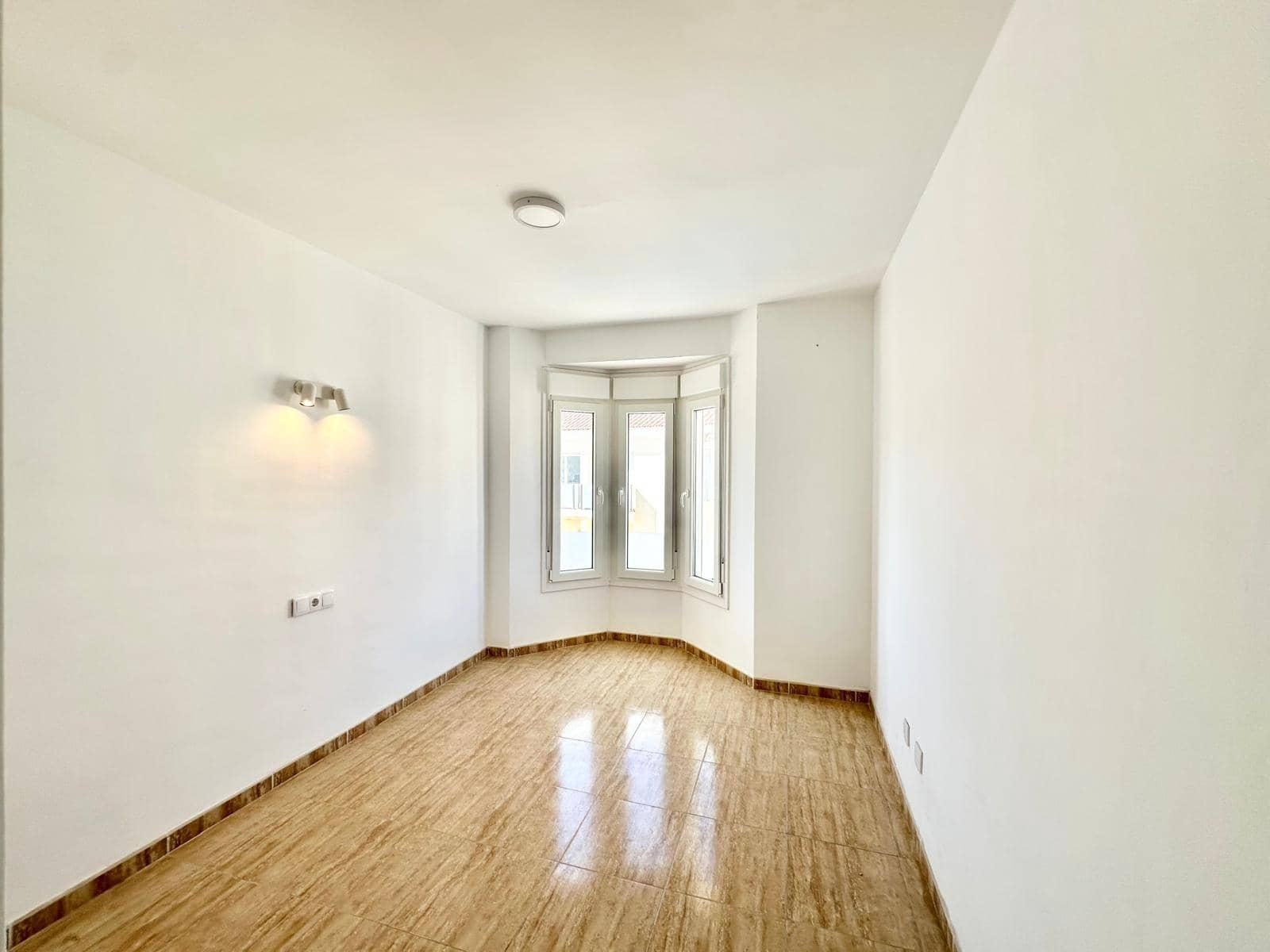 4 makuuhuone Rivitalo myytävänä paikassa Fuengirola mukana uima-altaan 
autotalli - 465 000 € (Ref: 9494538)