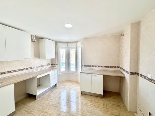 4 quarto Moradia em Banda para venda em Los Boliches , Fuengirola com piscina garagem - 465 000 € (Ref: 9494538)