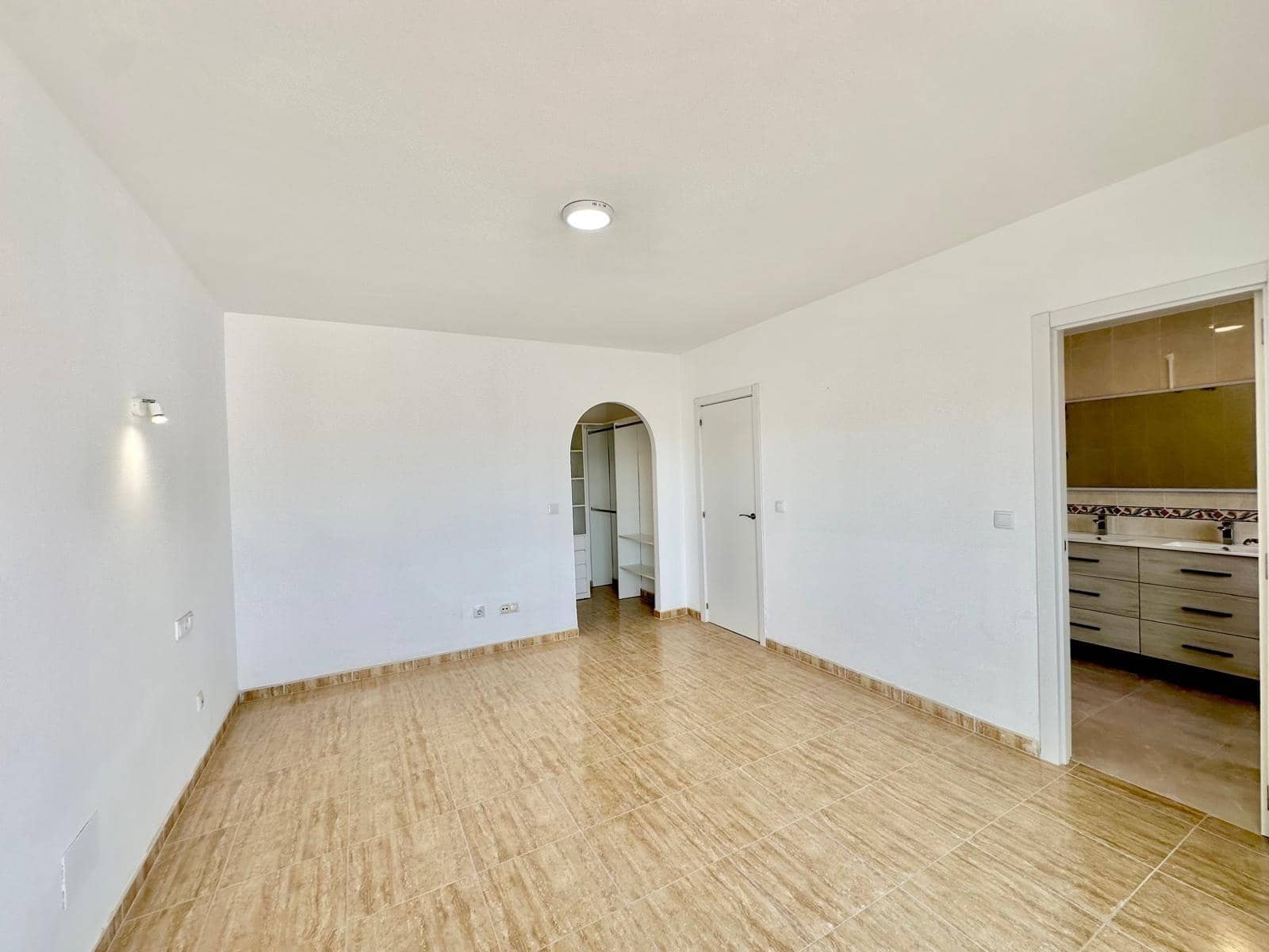 4 makuuhuone Rivitalo myytävänä paikassa Fuengirola mukana uima-altaan 
autotalli - 465 000 € (Ref: 9494538)