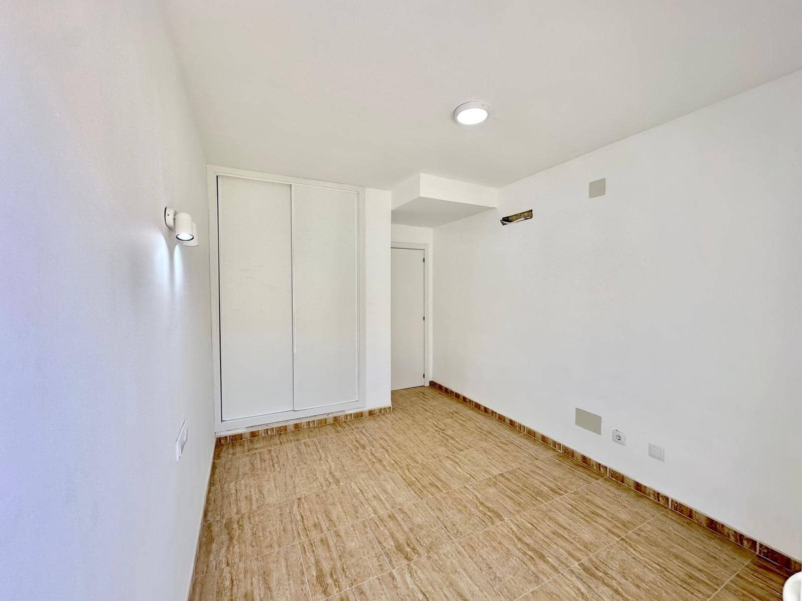 4 makuuhuone Rivitalo myytävänä paikassa Fuengirola mukana uima-altaan 
autotalli - 465 000 € (Ref: 9494538)