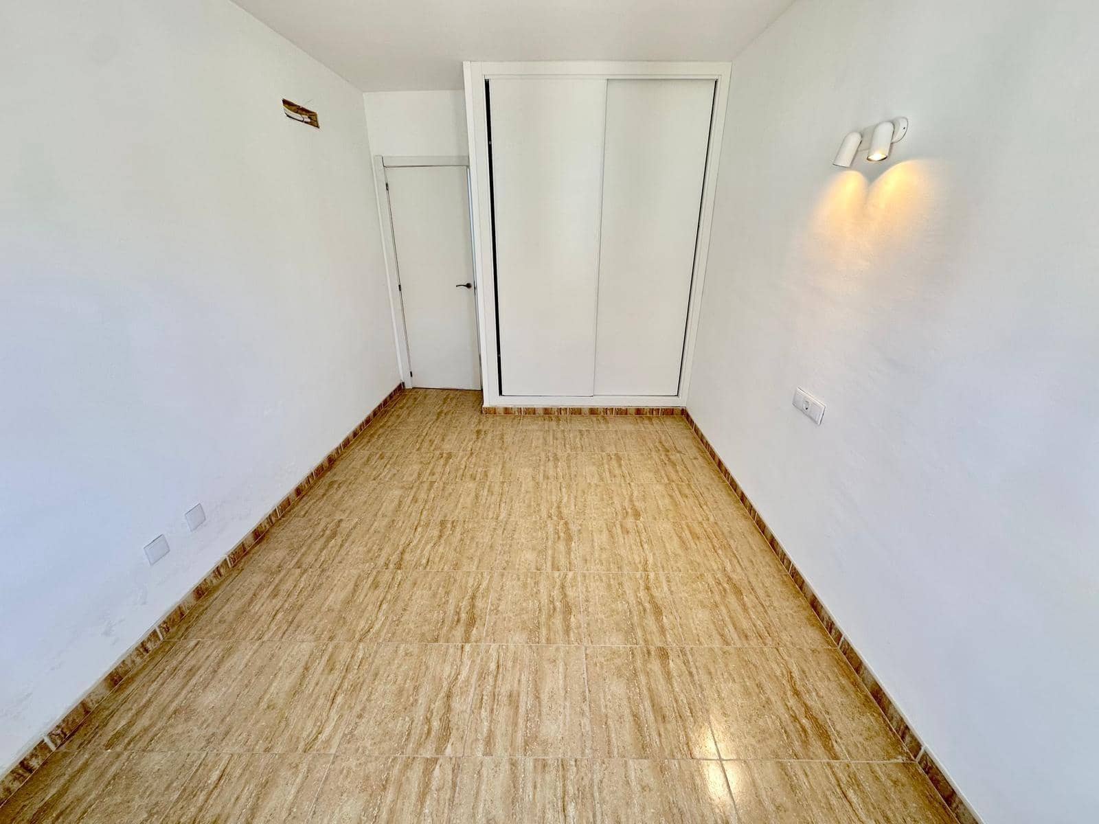 4 makuuhuone Rivitalo myytävänä paikassa Fuengirola mukana uima-altaan 
autotalli - 465 000 € (Ref: 9494538)