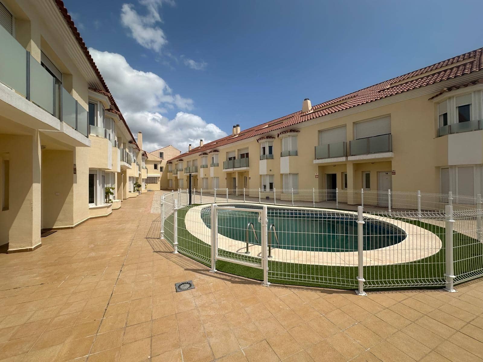 4 makuuhuone Rivitalo myytävänä paikassa Fuengirola mukana uima-altaan 
autotalli - 465 000 € (Ref: 9494538)