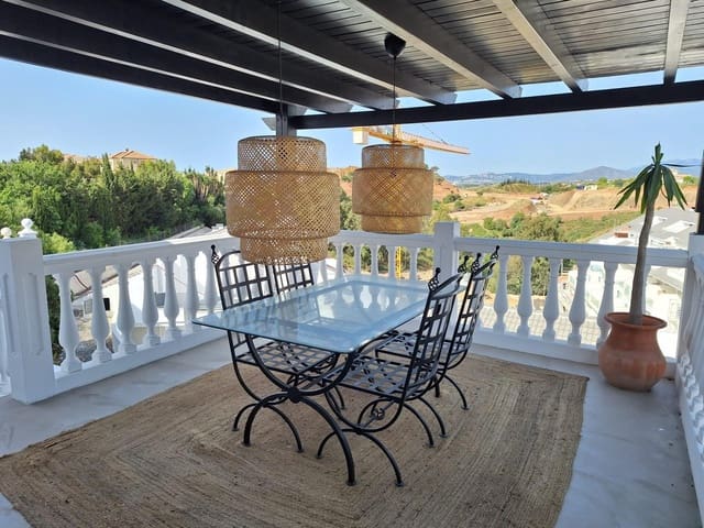 Casa de 2 habitaciones en Fuengirola en venta con piscina - 426.000 € (Ref: 9536771)