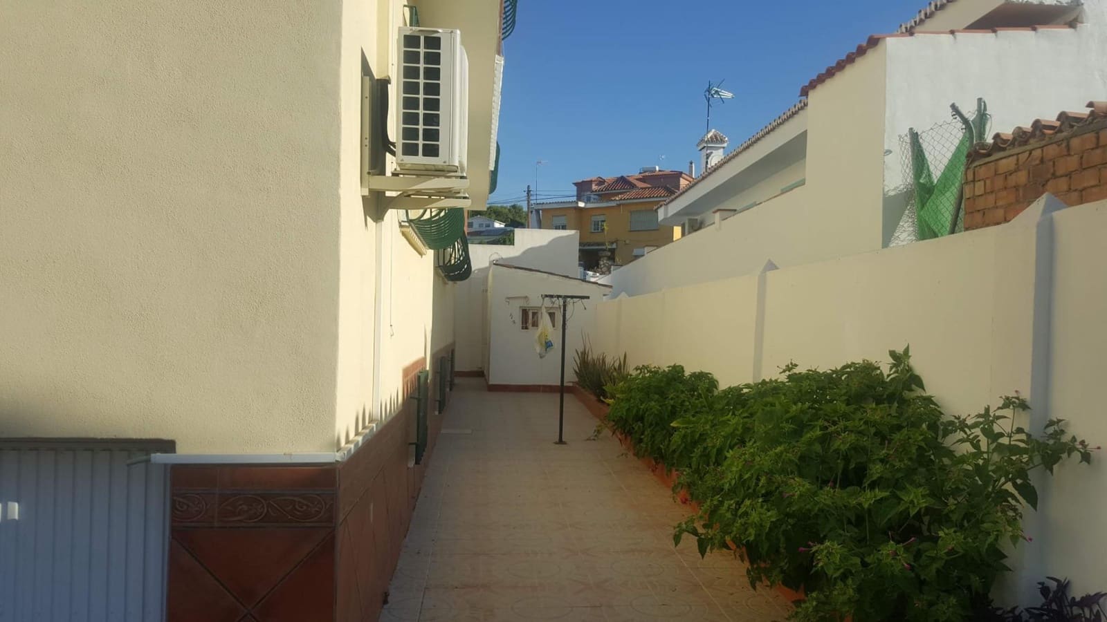 5 bedroom Villa for sale in El Coto with pool garage - € 700,000 (Ref: 9558672)