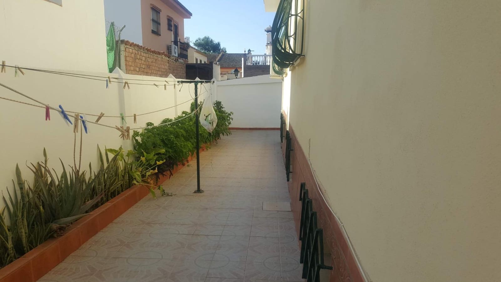 5 bedroom Villa for sale in El Coto with pool garage - € 700,000 (Ref: 9558672)