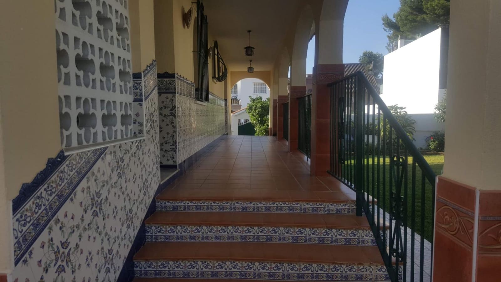 5 bedroom Villa for sale in El Coto with pool garage - € 700,000 (Ref: 9558672)