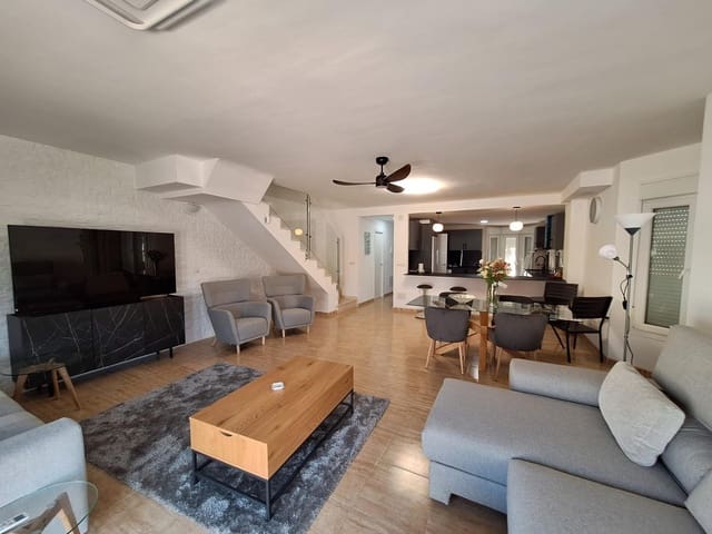4 bedroom Terraced Villa for rent in Los Boliches , Fuengirola with pool garage - € 2,700 (Ref: 9568505)