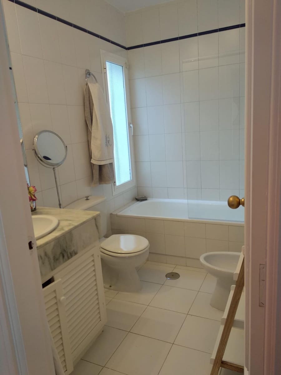 2 sovrum Radhus att hyra i Riviera del Sol med pool - 1 500 € (Ref: 9644954)