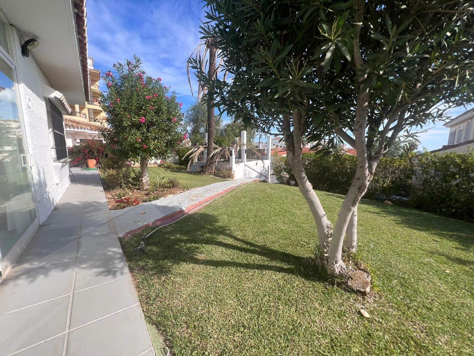 3 soveværelse Villa til salg i La Cala de Mijas med garage - € 693.500 (Ref: 9711922)