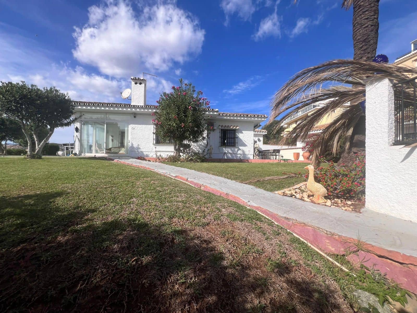 3 soveværelse Villa til salg i La Cala de Mijas med garage - € 693.500 (Ref: 9711922)