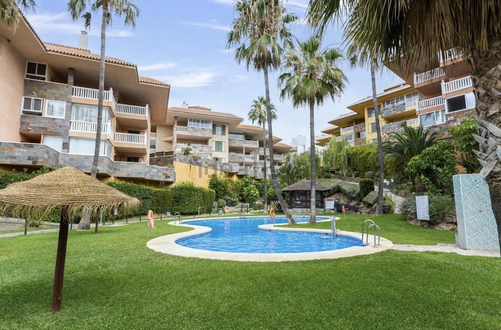 2 soveværelse Lejlighed til salg i Fuengirola med swimmingpool garage - € 389.000 (Ref: 9783551)