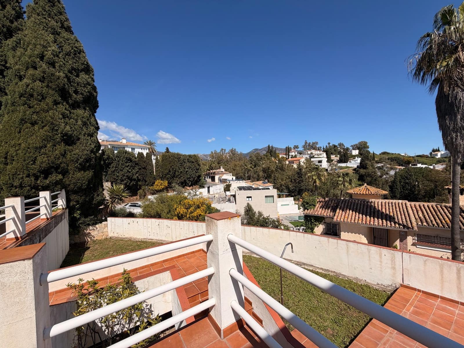 7 bedroom Villa for sale in Mijas with pool garage - € 1,550,000 (Ref: 9784059)