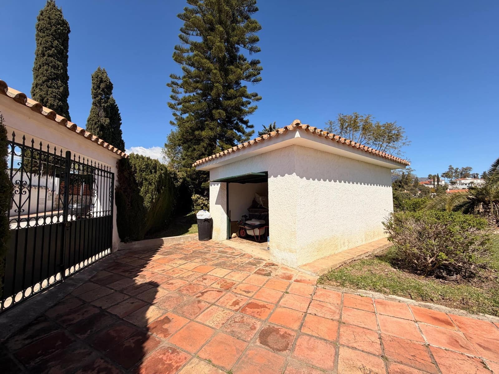 7 bedroom Villa for sale in Mijas with pool garage - € 1,550,000 (Ref: 9784059)