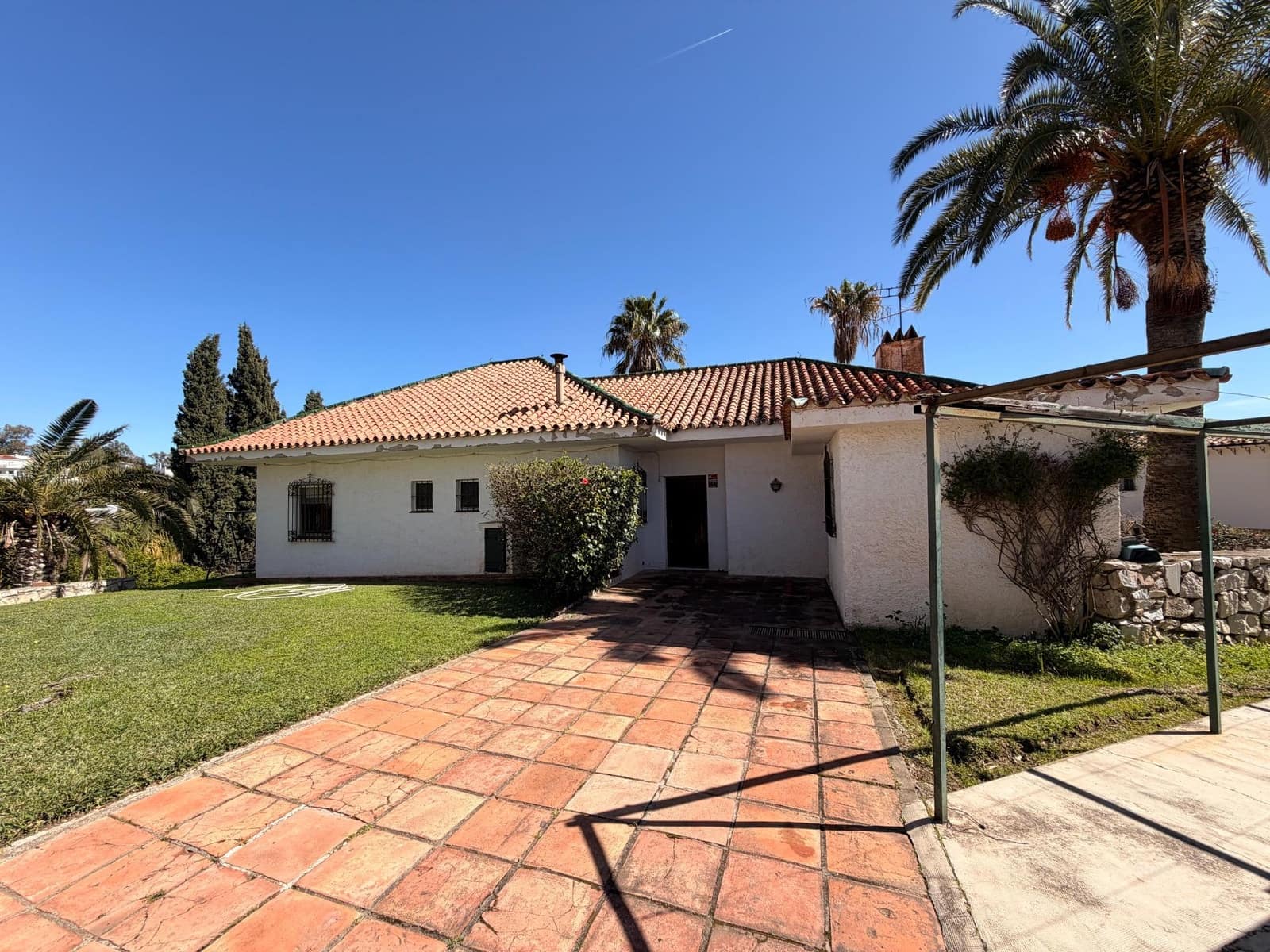 7 bedroom Villa for sale in Mijas with pool garage - € 1,550,000 (Ref: 9784059)