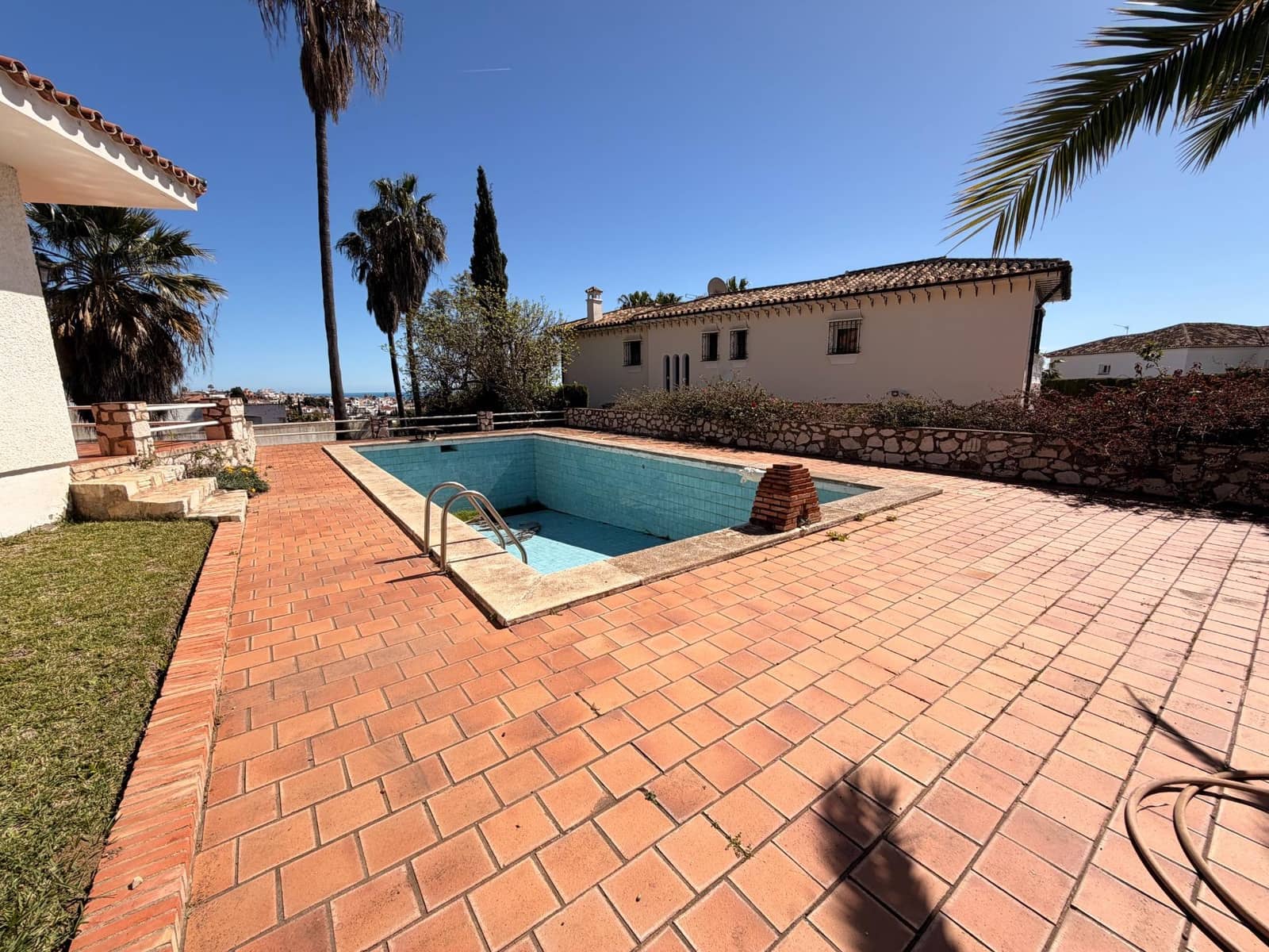 7 bedroom Villa for sale in Mijas with pool garage - € 1,550,000 (Ref: 9784059)
