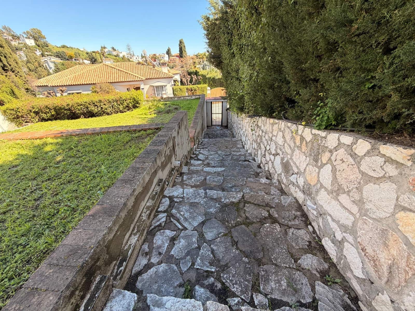 7 bedroom Villa for sale in Mijas with pool garage - € 1,550,000 (Ref: 9784059)