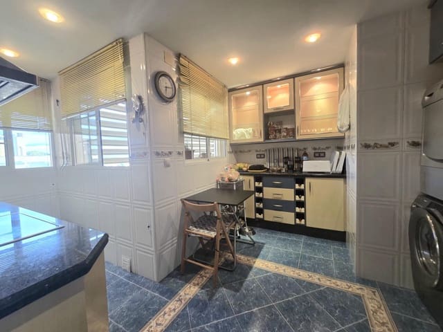 4 slaapkamer Flat te koop in Málaga stad - € 345.000 (Ref: 9813804)