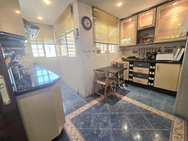 4 slaapkamer Flat te koop in Málaga stad - € 345.000 (Ref: 9813804)