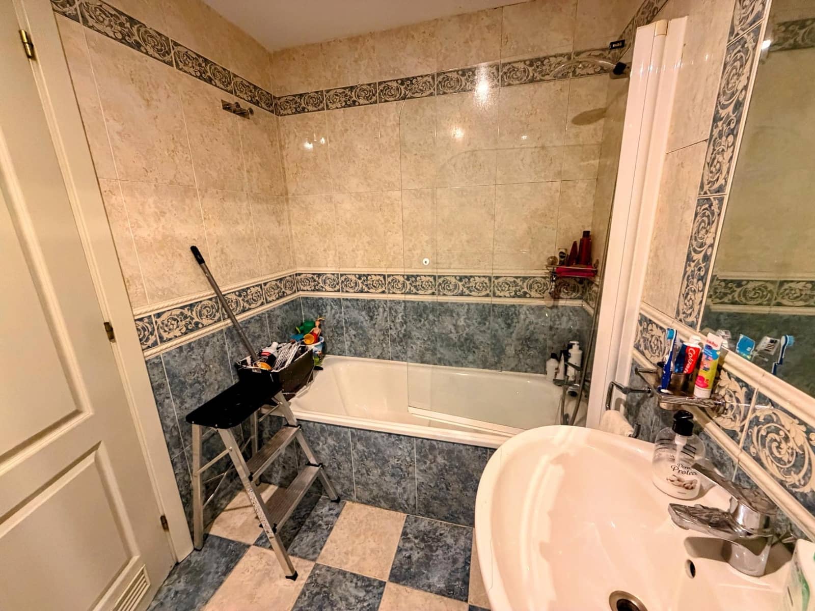 2 soverom Leilighet til salgs i Torrequebrada med svømmebasseng garasje - € 375 000 (Ref: 9826649)