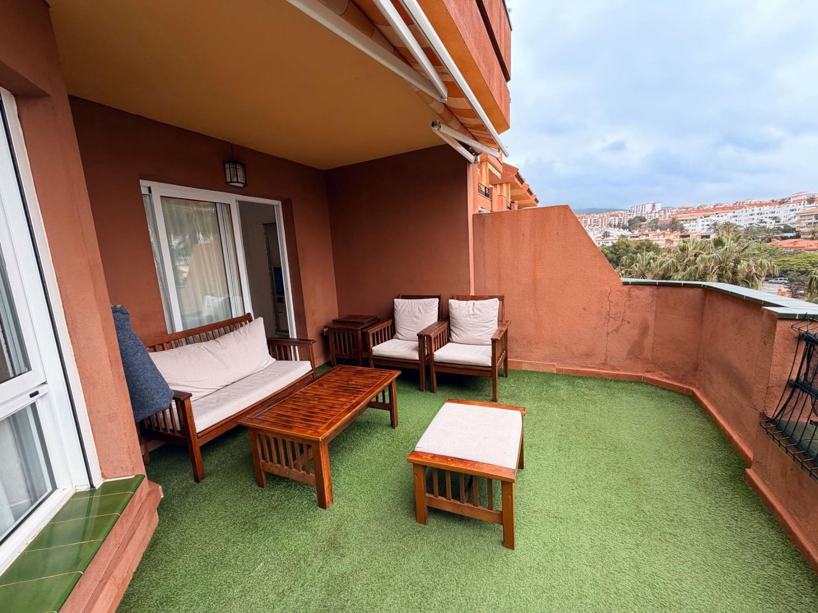 2 soverom Leilighet til salgs i Torrequebrada med svømmebasseng garasje - € 375 000 (Ref: 9826649)