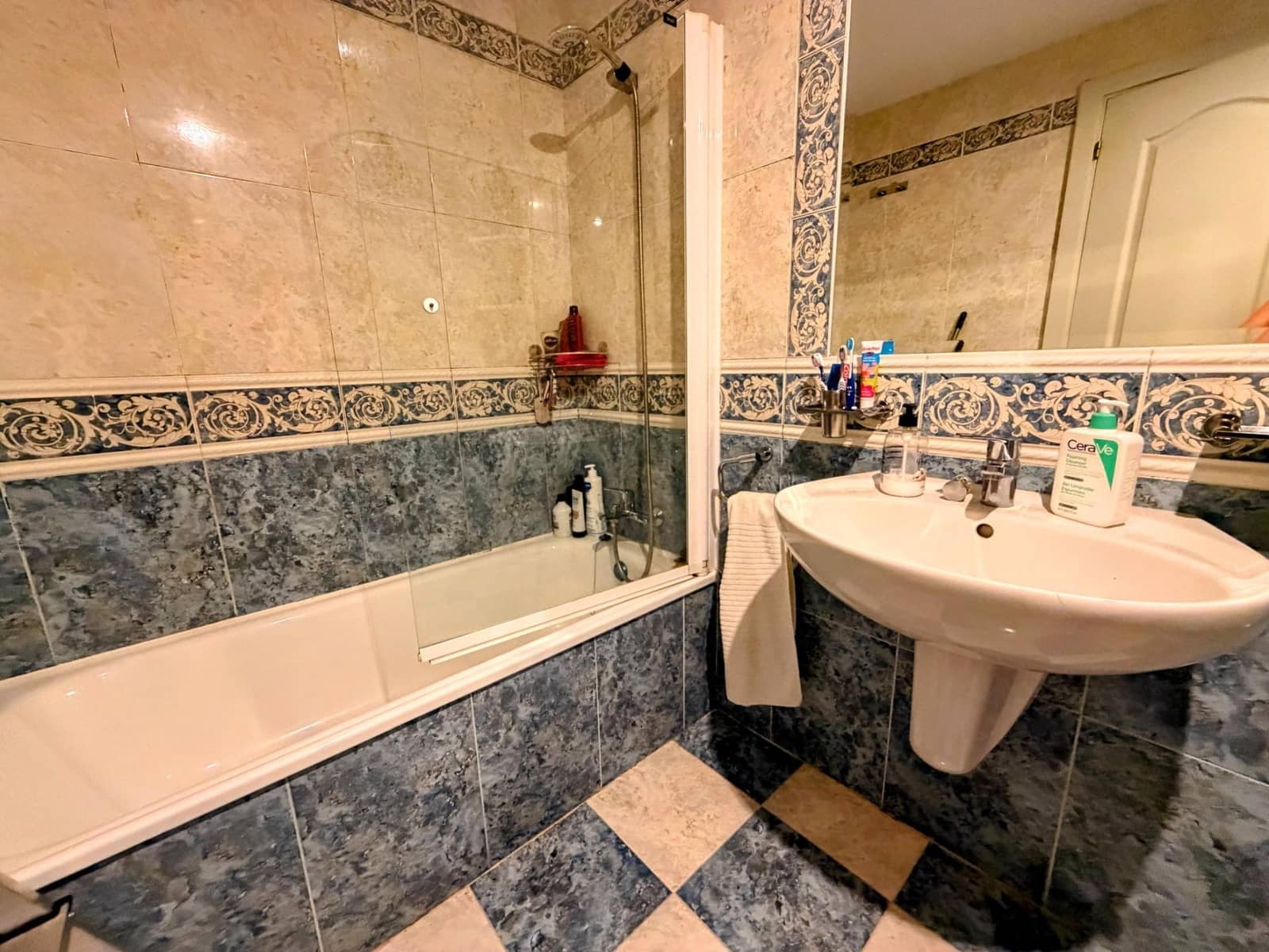 2 soverom Leilighet til salgs i Torrequebrada med svømmebasseng garasje - € 375 000 (Ref: 9826649)