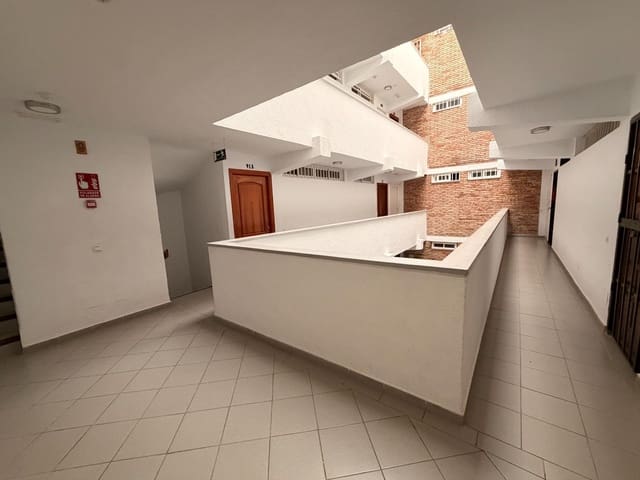 1 bedroom Studio for rent in Benalmádena with pool - € 850 (Ref: 9861841)